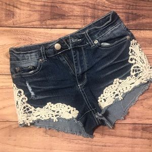 Jean shorts with white/ivory lace